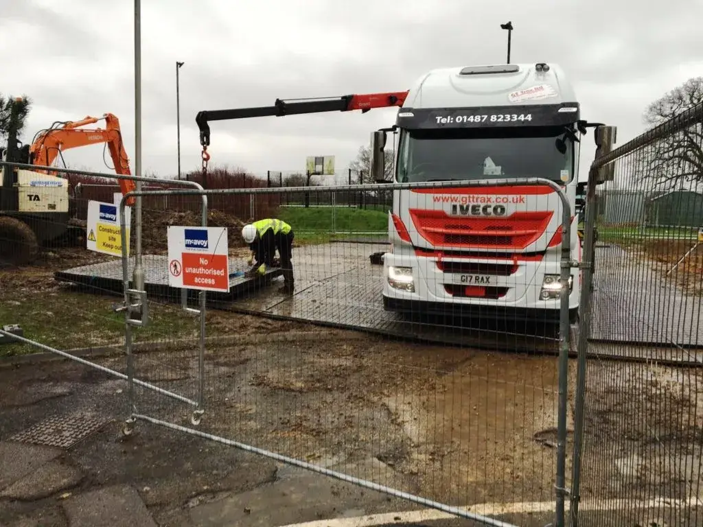 Worker installation with lorry